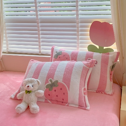 91家纺网 家纺一手货源 找家纺 （总）2025新款 卡通雪花绒枕套牛奶绒枕套