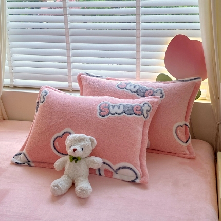 91家纺网 家纺一手货源 找家纺 （总）2025新款 卡通雪花绒枕套牛奶绒枕套