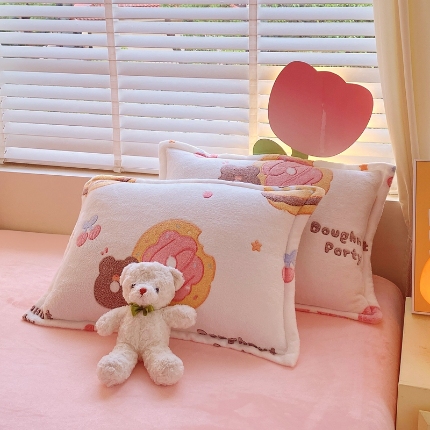 91家纺网 家纺一手货源 找家纺 （总）2025新款 卡通雪花绒枕套牛奶绒枕套