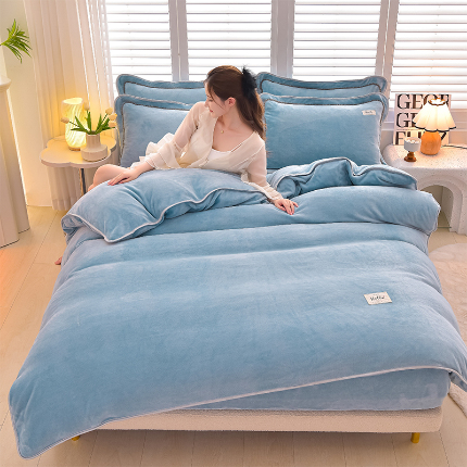 91家纺网 家纺一手货源 找家纺 （总）董成龙 2024新款高克重纯色牛奶绒法莱绒金貂貂狐床笠款四件套