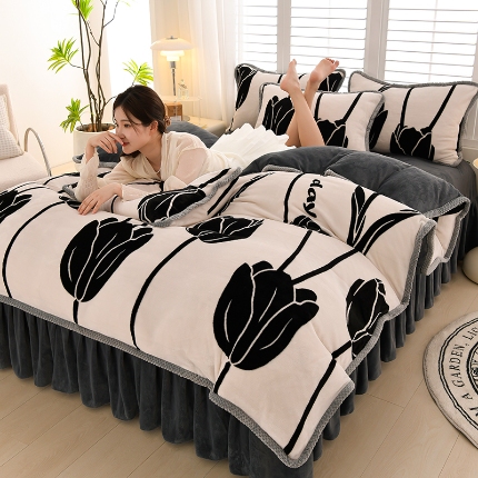 91家纺网 家纺一手货源 找家纺 （总）牵依 2025新款直播床裙小清新印花牛奶绒四件套法兰绒四件套