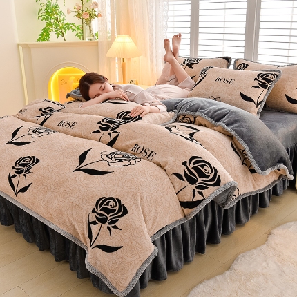 91家纺网 家纺一手货源 找家纺 （总）牵依 2025新款直播床裙小清新印花牛奶绒四件套法兰绒四件套