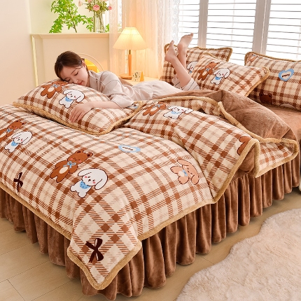 91家纺网 家纺一手货源 找家纺 （总）牵依 2025新款直播床裙小清新印花牛奶绒四件套法兰绒四件套