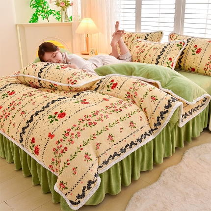 91家纺网 家纺一手货源 找家纺 （总）牵依 2025新款直播床裙小清新印花牛奶绒四件套法兰绒四件套