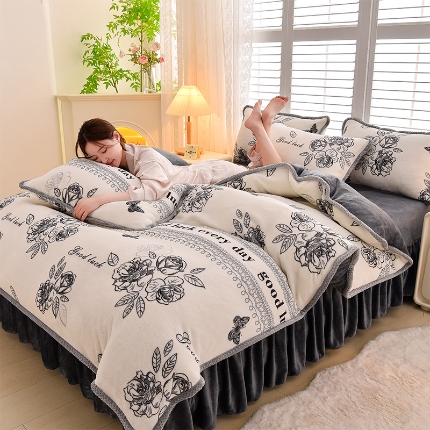 91家纺网 家纺一手货源 找家纺 （总）牵依 2025新款直播床裙小清新印花牛奶绒四件套法兰绒四件套