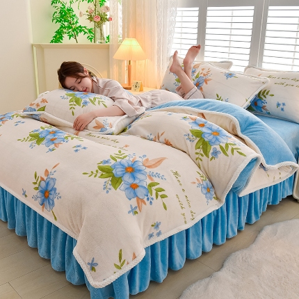 91家纺网 家纺一手货源 找家纺 （总）牵依 2025新款直播床裙小清新印花牛奶绒四件套法兰绒四件套