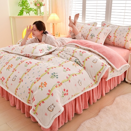 91家纺网 家纺一手货源 找家纺 （总）牵依 2025新款直播床裙小清新印花牛奶绒四件套法兰绒四件套