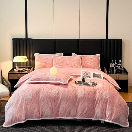 91家纺网 家纺一手货源 找家纺 诺梵 2025新款立体雕花绒四件套_控价标准高于149，加大高于159 纤羽-粉