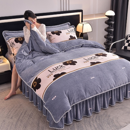 91家纺网 家纺一手货源 找家纺 （总）佳品居 2025新款8斤床裙款牛奶绒四件套