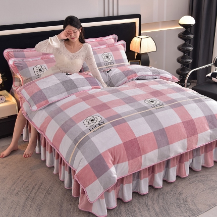 91家纺网 家纺一手货源 找家纺 （总）佳品居 2025新款8斤床裙款牛奶绒四件套