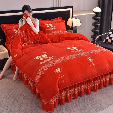 91家纺网 家纺一手货源 找家纺 （总）佳品居 2025新款8斤床裙款牛奶绒四件套