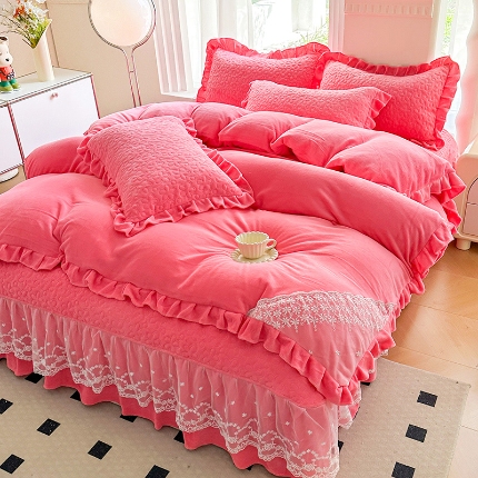 91家纺网 家纺一手货源 找家纺 总苏米娜2024秋冬新款220g全消光牛奶绒床盖四件套12斤重加厚婴儿绒法莱绒床裙款床盖款四件套