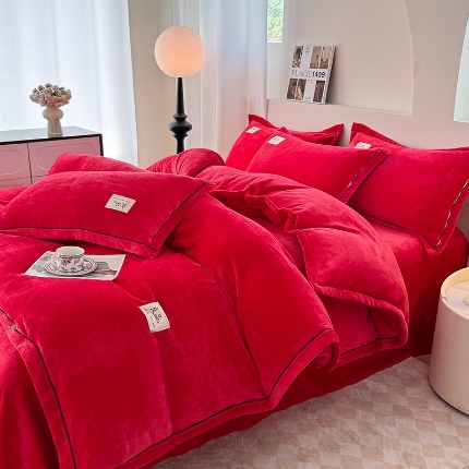 91家纺网 家纺一手货源 找家纺 （总）喜梦缘 2025新款高克重纯色牛奶绒宽边工艺款四件套