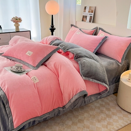 91家纺网 家纺一手货源 找家纺 （总）喜梦缘 2025新款高克重纯色牛奶绒宽边工艺款四件套