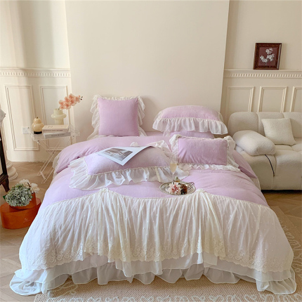 91家纺网 家纺一手货源 找家纺 吾欢心 2024新款240克全消光牛奶绒浪漫法式公主风爱丽莎系列四件套床单款，床盖款 绒-爱丽莎紫
