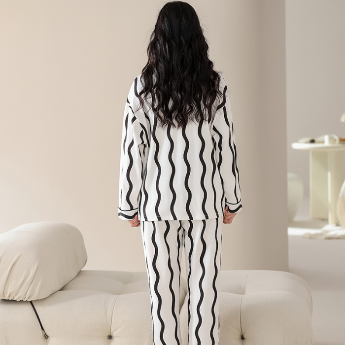 91家纺网 家纺一手货源 找家纺 洛兰沙 春秋季纯棉开衫翻领睡衣少女卡通甜美长袖可外穿家居服套装 714女