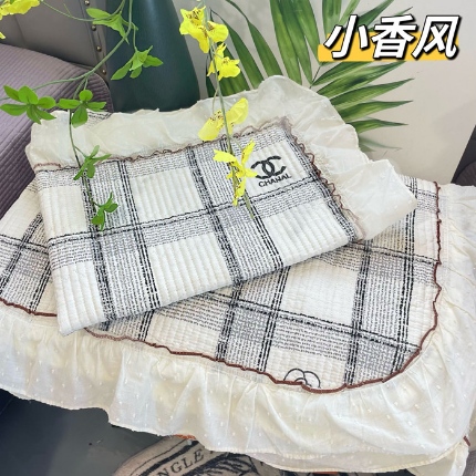 91家纺网 家纺一手货源 找家纺 （总）纯棉床盖三件套260×240法式全棉床裙花边 纯棉夹棉床盖+枕套×2