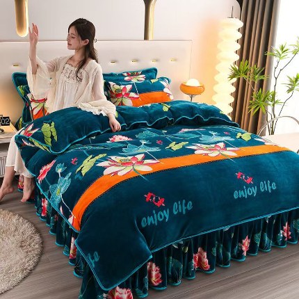 91家纺网 家纺一手货源 找家纺 （总）绒品壹家  2025新款电商直播爆款高克重5斤牛奶绒金貂绒印花床裙款三件套四件套