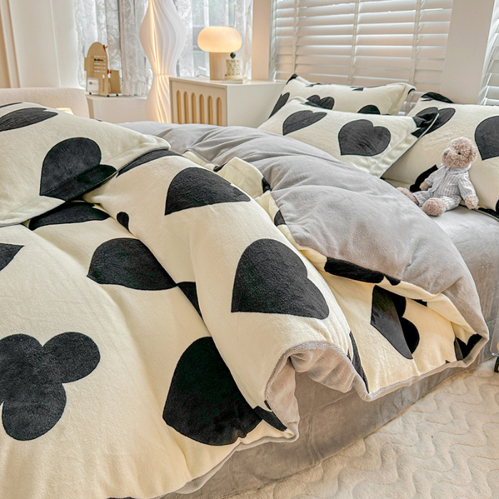 91家纺网 家纺一手货源 找家纺 卡普家居 2025新款加厚保暖牛奶绒系列--四件套 慕斯