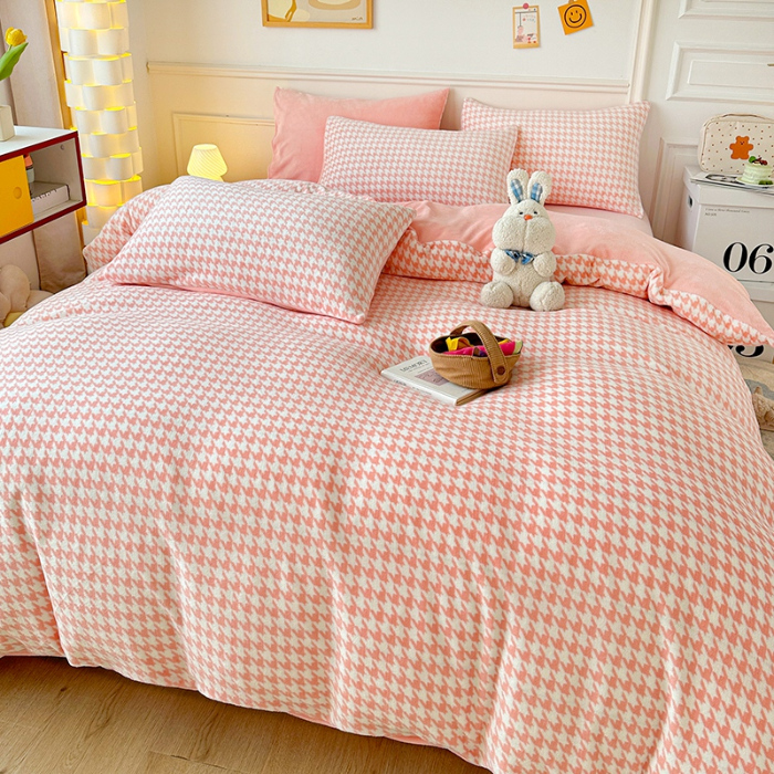 91家纺网 家纺一手货源 找家纺 卡普家居 2025新款加厚保暖牛奶绒系列--四件套 千鸟格