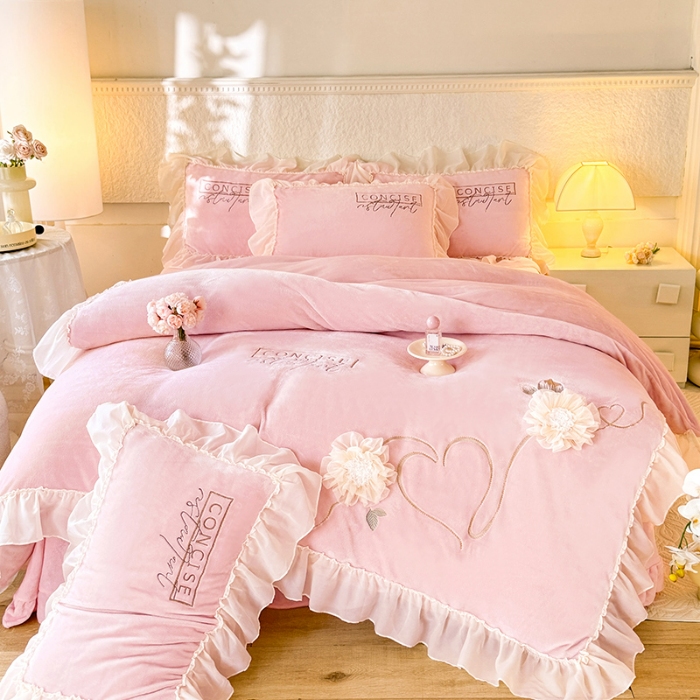 91家纺网 家纺一手货源 找家纺 （总）2025秋冬新款230g法式公主粉少女心牛奶绒四件套法莱绒金貂绒兔兔绒牛奶绒床裙款四件套绒床盖款四件套