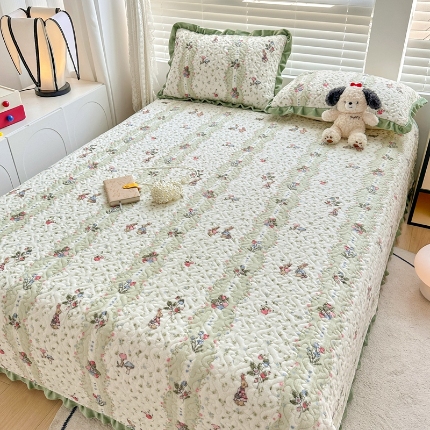 91家纺网 家纺一手货源 找家纺 （总）岚吉家纺 2025新款牛奶绒小花边床盖三件套