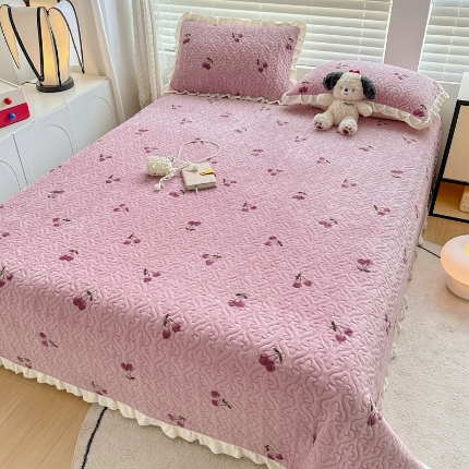 91家纺网 家纺一手货源 找家纺 （总）岚吉家纺 2025新款牛奶绒小花边床盖三件套