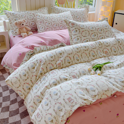 91家纺网 家纺一手货源 找家纺 佑佳家纺 2024新款140克磨毛印花植物羊绒单被套磨毛四件套 镜花小熊