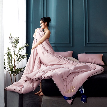 91家纺网 家纺一手货源 找家纺 新款立体大豆纤维冬被 加厚冬被芯  被子