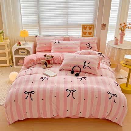 91家纺网 家纺一手货源 找家纺 坚果摄影   小清新牛奶绒套件拍摄样片