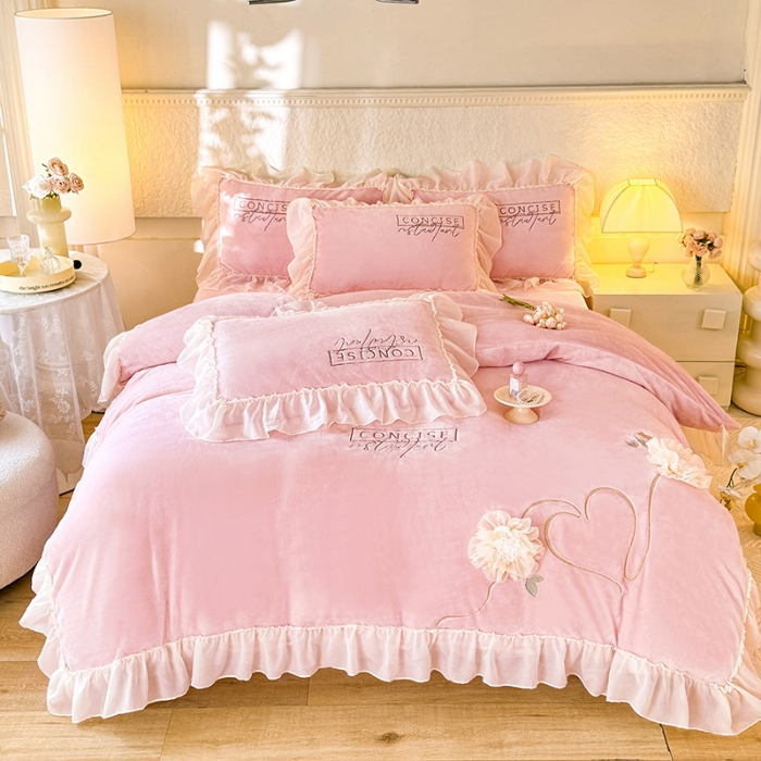 91家纺网 家纺一手货源 找家纺 （总）2025秋冬新款230g法式公主粉少女心牛奶绒四件套法莱绒金貂绒兔兔绒牛奶绒床裙款四件套绒床盖款四件套