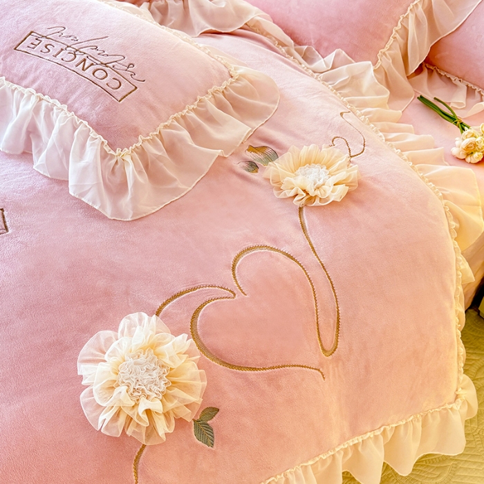 91家纺网 家纺一手货源 找家纺 （总）2025秋冬新款230g法式公主粉少女心牛奶绒四件套法莱绒金貂绒兔兔绒牛奶绒床裙款四件套绒床盖款四件套