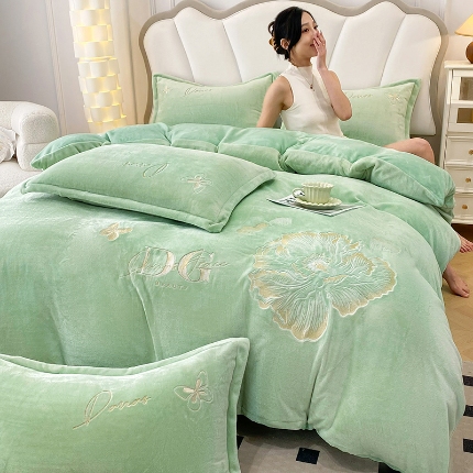 91家纺网 家纺一手货源 找家纺 （总）漫布云2025大版花卉牛奶绒刺绣花四件套婴儿宝宝兔兔绒法莱金貂绒四件套