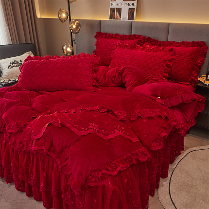 91家纺网 家纺一手货源 找家纺 （总）瑞宝 2025新款欧式加厚宝宝绒蕾丝刺绣床裙四件套-盛世岚黛