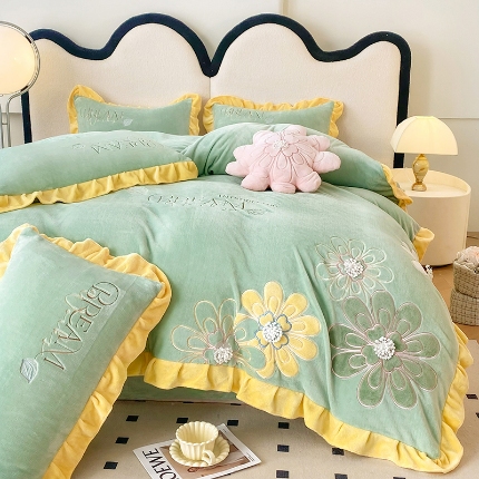 91家纺网 家纺一手货源 找家纺 （总）2025秋冬新款9斤重法式公主风高克重牛奶绒四件套刺绣贴布绣牛奶绒床裙款四件套绒床盖款四件套