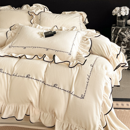 91家纺网 家纺一手货源 找家纺 （总）宇航家纺 2025新款轻奢风荷叶边牛奶绒绣花四件套