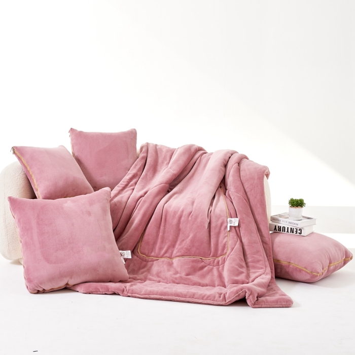 91家纺网 家纺一手货源 找家纺 照世家纺 2024新款牛奶绒纯色抱枕被（控价68/89/129/169/219） 豆沙