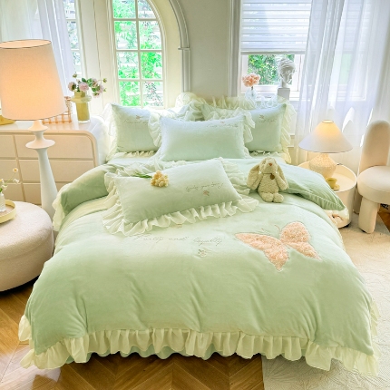 91家纺网 家纺一手货源 找家纺 （总）苏米娜2025秋冬新款230g韩版公主风少女心牛奶绒四件套法莱绒金貂绒兔兔绒牛奶绒床裙款四件套绒床盖款四件套