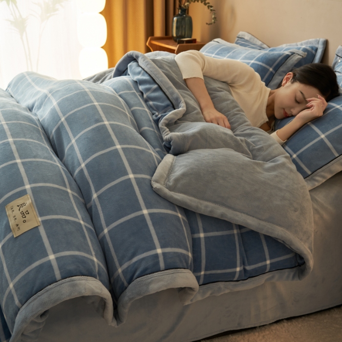 91家纺网 家纺一手货源 找家纺 （总）2024新款无印风牛奶绒宽边可拆洗冬被被子被芯