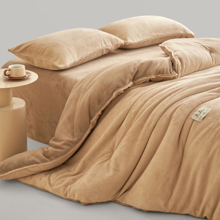 91家纺网 家纺一手货源 找家纺 （总）2024新款双面牛奶绒德绒拼色冬被四件套