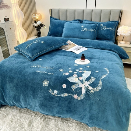 91家纺网 家纺一手货源 找家纺 （总）鑫利来家纺 2025新款牛奶绒四件套加厚保暖绣花四件套铃兰系列