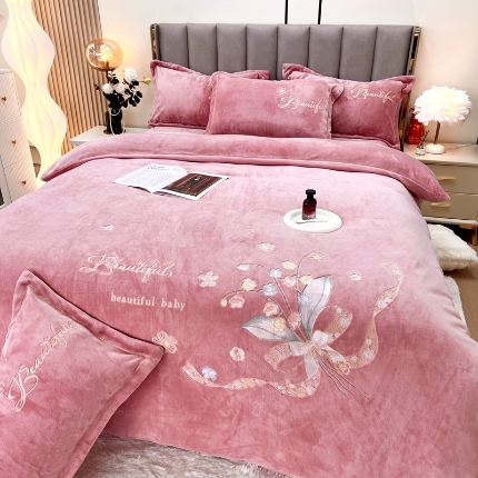 91家纺网 家纺一手货源 找家纺 （总）鑫利来家纺 2025新款牛奶绒四件套加厚保暖绣花四件套铃兰系列