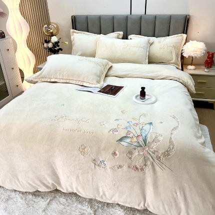 91家纺网 家纺一手货源 找家纺 （总）鑫利来家纺 2025新款牛奶绒四件套加厚保暖绣花四件套铃兰系列