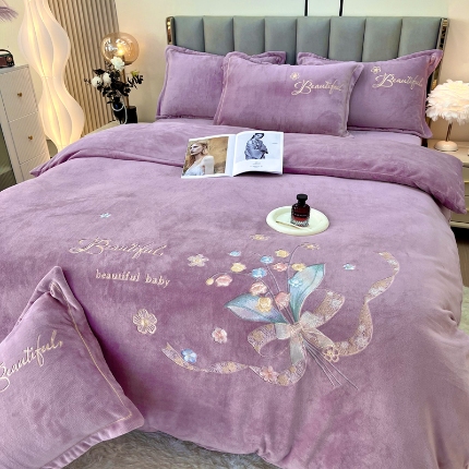 91家纺网 家纺一手货源 找家纺 （总）鑫利来家纺 2025新款牛奶绒四件套加厚保暖绣花四件套铃兰系列