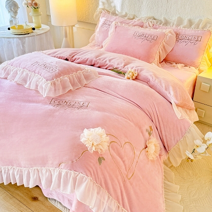 91家纺网 家纺一手货源 找家纺 （总）苏米娜2024秋冬新款230g法式公主粉少女心牛奶绒四件套法莱绒金貂绒兔兔绒牛奶绒床裙款四件套绒床盖款四件套