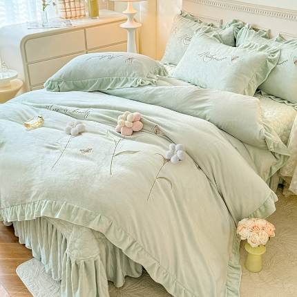 91家纺网 家纺一手货源 找家纺 （总）2025秋冬新款230g立体花朵全消光牛奶绒床盖四件套11斤重加厚婴儿绒法莱绒床裙款床盖款四件套