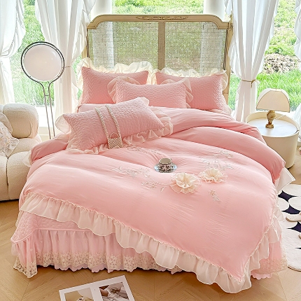 91家纺网 家纺一手货源 找家纺 （总）苏米娜2025韩版法式公主风水洗棉立体花绣花床盖款四件套蕾丝床盖款夏被四件套