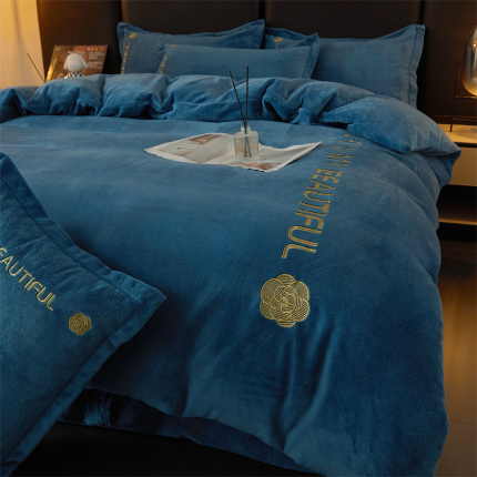 91家纺网 家纺一手货源 找家纺 （总）招财狼家纺  2024新款7斤高克重牛奶绒刺绣四件套