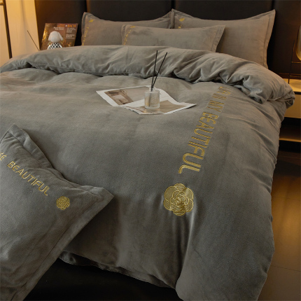 91家纺网 家纺一手货源 找家纺 （总）招财狼家纺  2024新款7斤高克重牛奶绒刺绣四件套