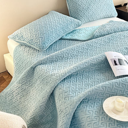 91家纺网 家纺一手货源 找家纺 欧邦 新款纯色牛奶绒床盖三件套-初见 初见-天蓝